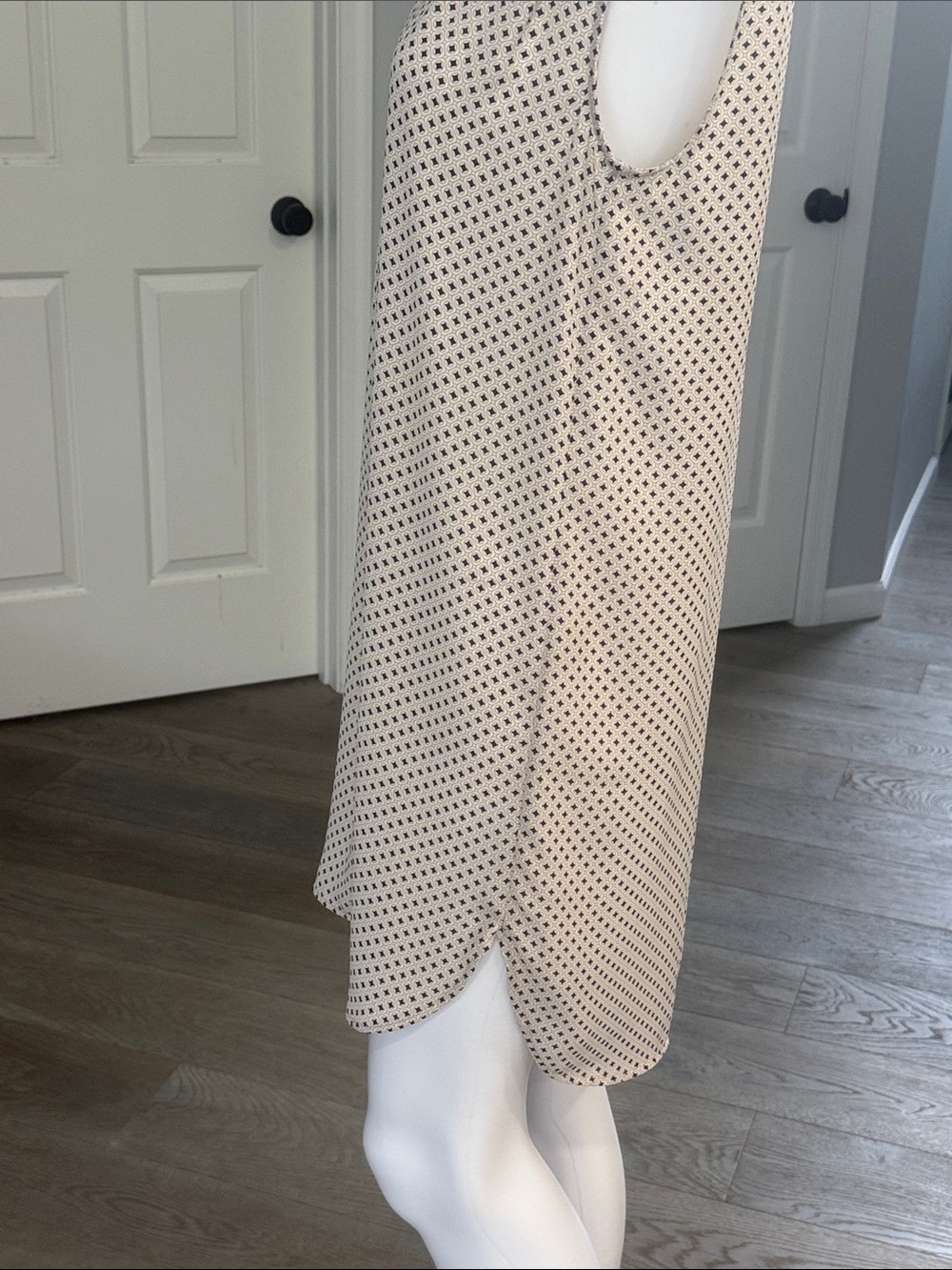 H&M Black, White, Taupe Geometric Dot Black Collar Sleeveless Shirt Sheath Dress - Picture 5 of 7